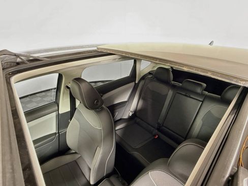 Used 2023 Volkswagen Taos SE w/ Panoramic Sunroof Package AWD/4WD image 14