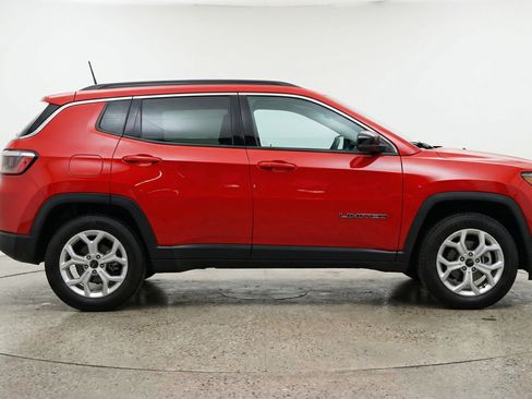 Used 2025 Jeep Compass Latitude image 11
