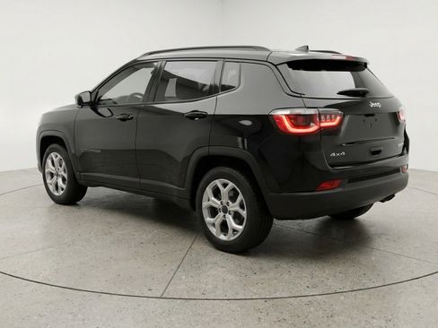 Used 2025 Jeep Compass Latitude AWD/4WD image 6