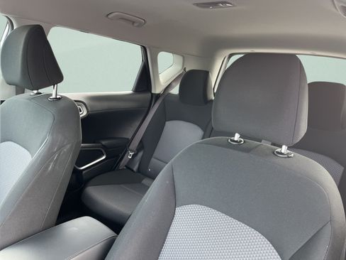 Used 2025 Kia Soul LX w/ LX Technology Package FWD image 15