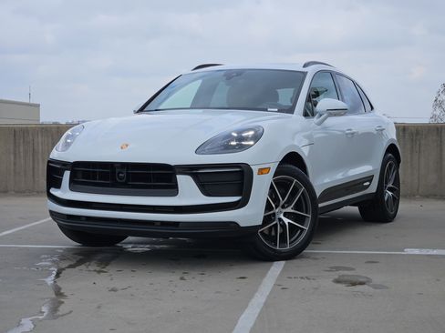 Used 2025 Porsche Macan image 1