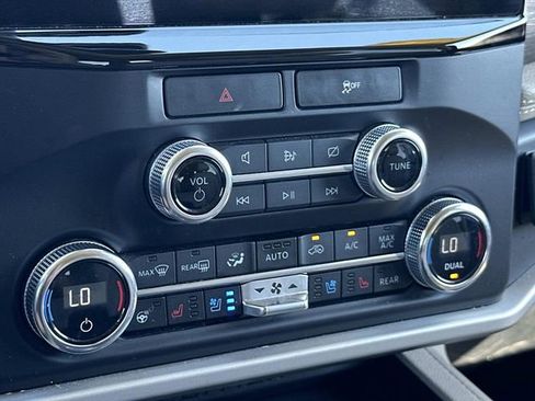 Used 2023 Ford Expedition Limited image 27