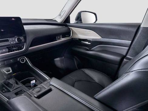 Certified 2026 Toyota Grand Highlander AWD image 25