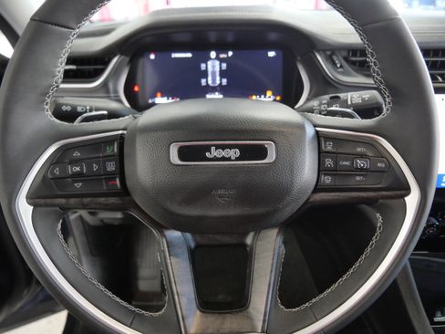 Used 2023 Jeep Grand Cherokee Limited w/ Luxury Tech Group II image 25