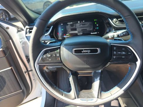 Used 2025 Jeep Grand Cherokee Trailhawk w/ Advanced Protech Group II AWD/4WD image 17