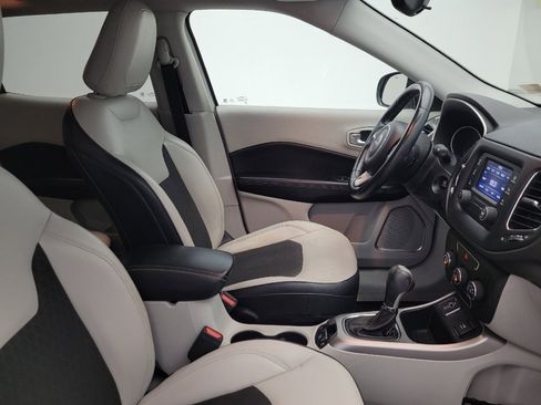 Used 2018 Jeep Compass Latitude image 21