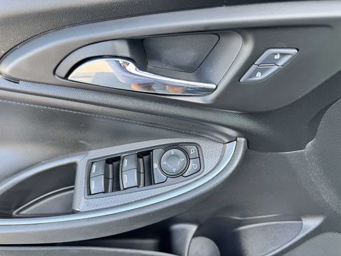 Used 2017 Chevrolet Malibu Hybrid w/ Leather Package FWD image 38