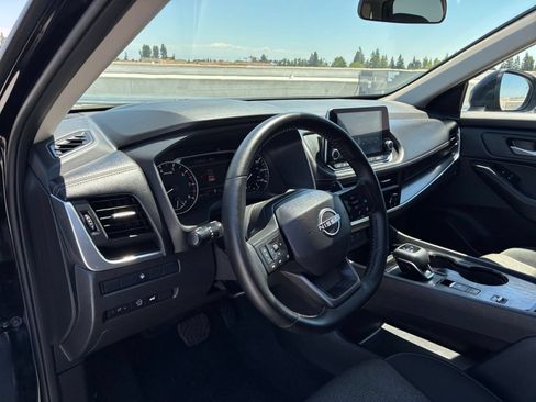 Used 2025 Nissan Rogue SV FWD image 36