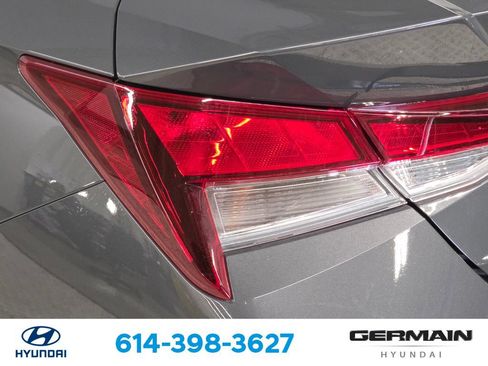Used 2025 Hyundai Elantra SE FWD image 16