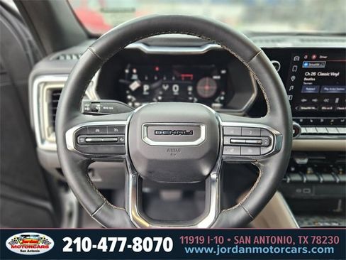 Used 2024 GMC Canyon Denali image 25