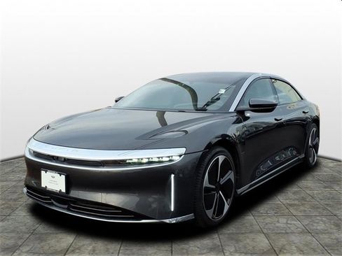 Used 2023 Lucid Air Touring image 3