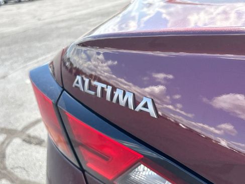 Used 2025 Nissan Altima 2.5 SV FWD image 33