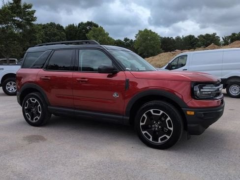 Certified 2024 Ford Bronco Sport Outer Banks w/ Tech Package AWD/4WD image 2