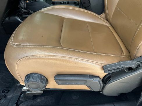 Used 2020 Jeep Gladiator Overland AWD/4WD image 26