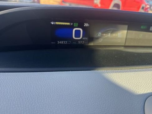 Used 2020 Toyota Prius L Eco image 11