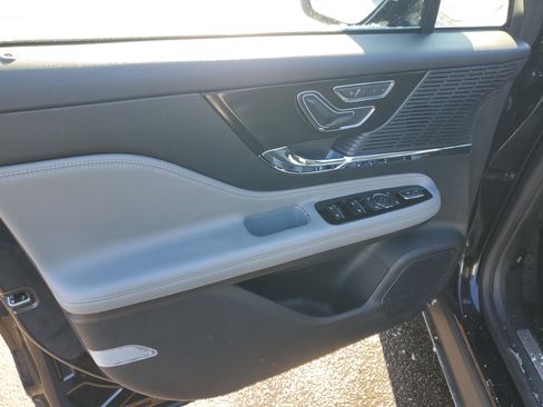 Certified 2021 Lincoln Corsair AWD w/ Premium Package image 10