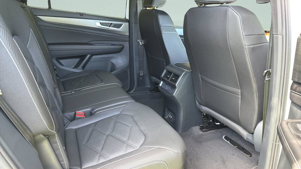 New 2026 Volkswagen Atlas Cross Sport SE FWD image 31