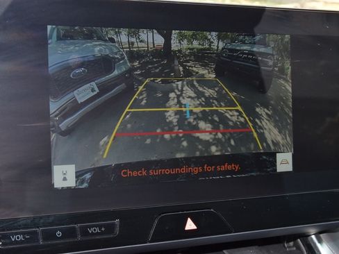 Used 2023 Toyota Venza XLE AWD/4WD image 28