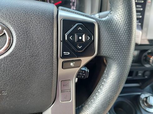 Used 2020 Toyota 4Runner SR5 AWD/4WD image 21