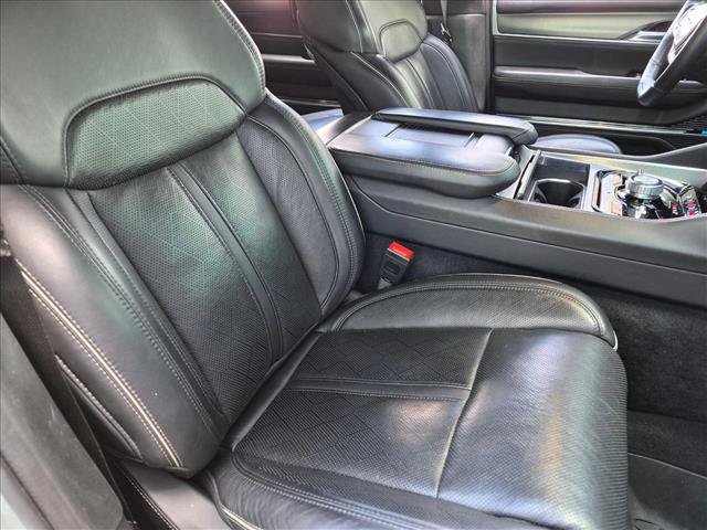 Used 2022 Jeep Grand Wagoneer Series II AWD/4WD image 16