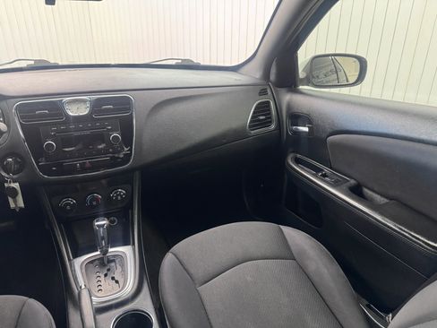 Used 2014 Chrysler 200 LX image 15