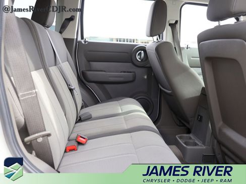 Used 2008 Dodge Nitro SXT image 12