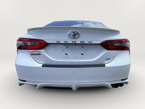Used 2018 Toyota Camry SE FWD image 6