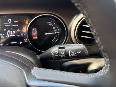 Used 2023 Jeep Wrangler Unlimited w/ Sun & Screen Package image 19