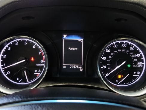 Used 2020 Toyota Camry SE FWD image 18