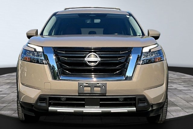 Used 2023 Nissan Pathfinder Platinum w/ Lighting Package (N93) FWD image 2