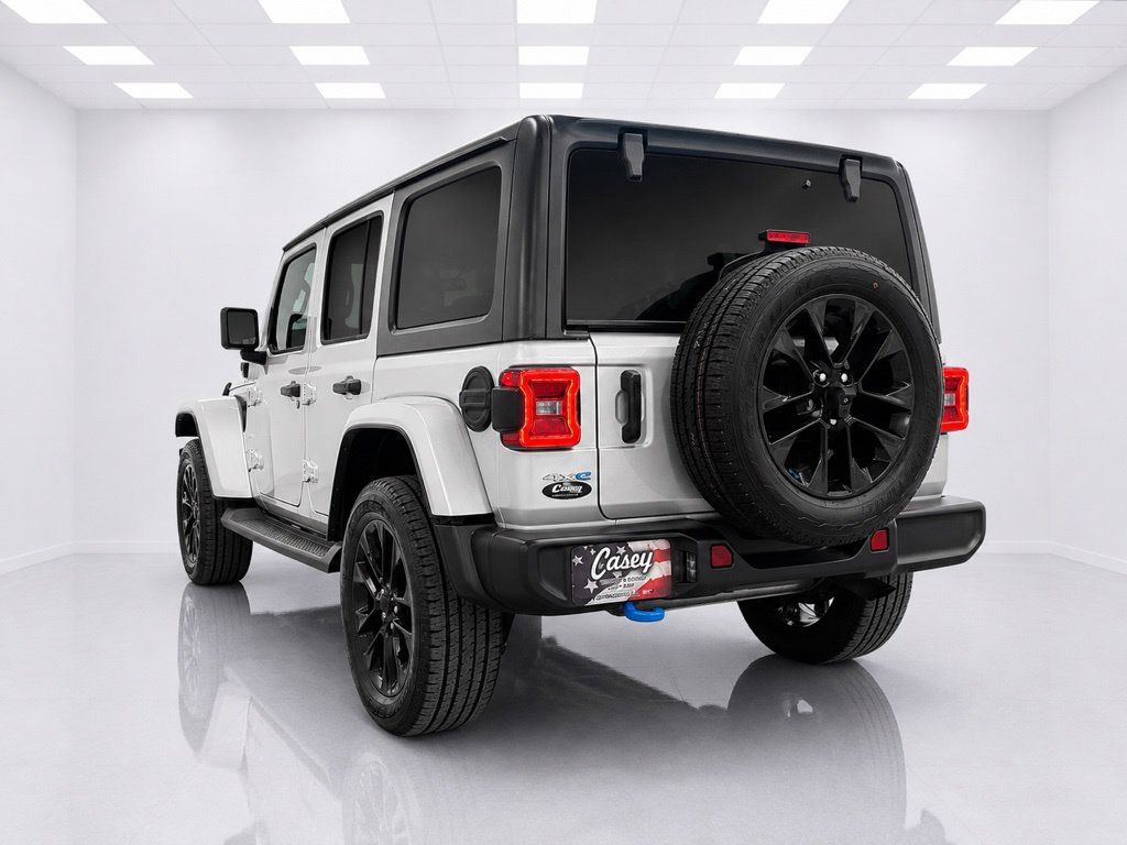 Used 2023 Jeep Wrangler Unlimited Sahara AWD/4WD image 6