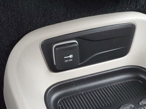 Certified 2024 Chrysler Pacifica Touring-L image 23