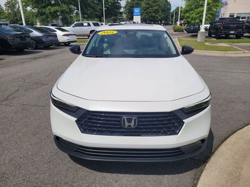 Certified 2025 Honda Accord SE image 8