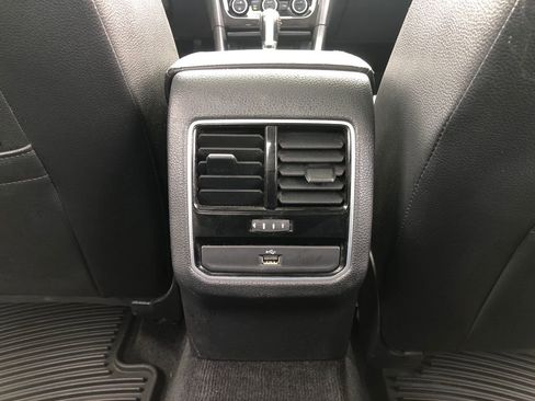 Used 2018 Volkswagen Passat 3.6 FWD image 26