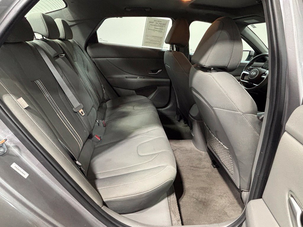 Used 2025 Hyundai Elantra SEL FWD image 31