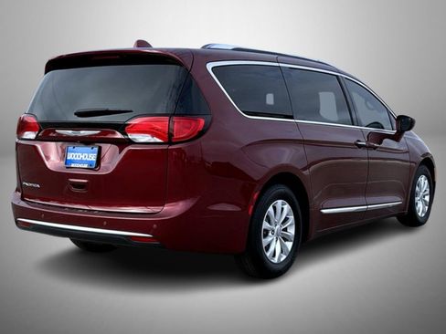 Used 2018 Chrysler Pacifica Touring-L image 5
