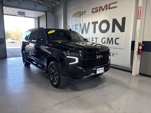 Used 2023 Chevrolet Suburban Z71 w/ Luxury Package image 2