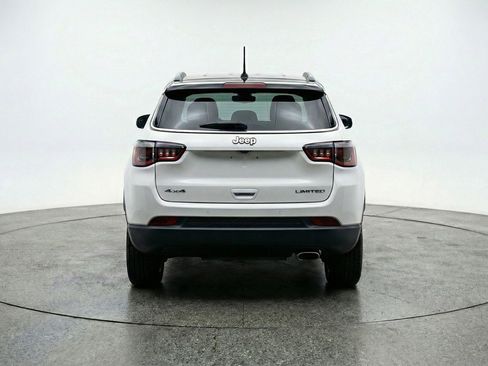 Used 2025 Jeep Compass Latitude AWD/4WD image 7
