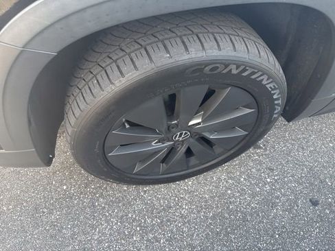 Used 2022 Volkswagen Taos S FWD image 4