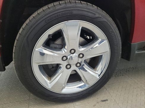 Used 2014 Jeep Compass Latitude w/ Sun/Sound Group AWD/4WD image 31