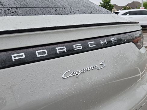 Used 2022 Porsche Cayenne S AWD/4WD image 11