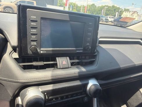 Used 2021 Toyota RAV4 LE AWD/4WD image 16