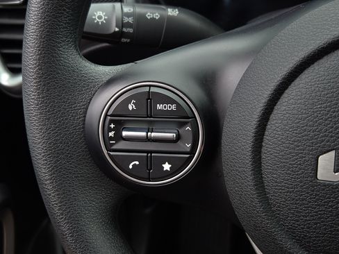 Used 2023 Kia Soul LX w/ LX Technology Package FWD image 20