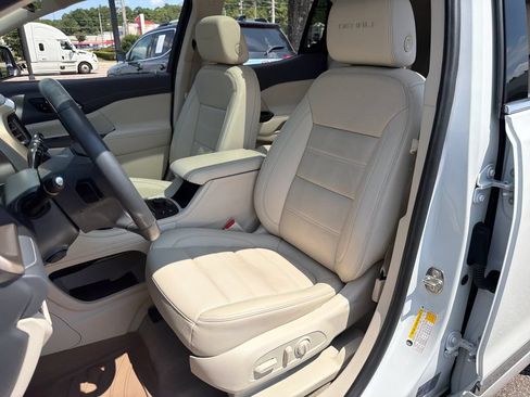 Used 2021 GMC Acadia Denali w/ Denali Technology Package FWD image 27