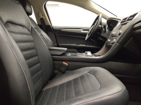 Used 2017 Ford Fusion SE FWD image 21