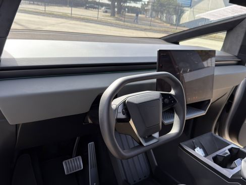 Used 2025 Tesla Cybertruck AWD Crew Cab image 17