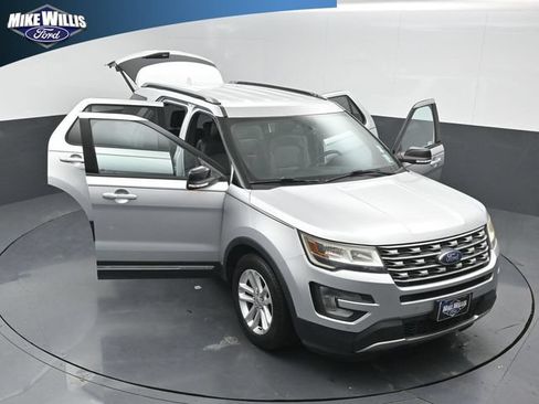 Used 2017 Ford Explorer XLT w/ Equipment Group 202A FWD image 25