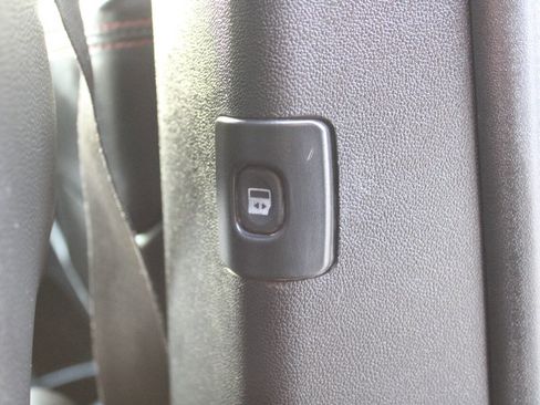 Used 2018 Dodge Grand Caravan GT image 24