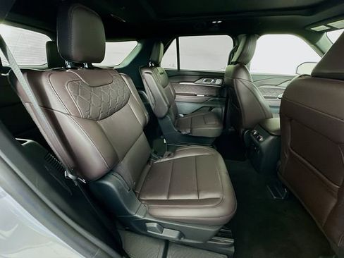 Used 2025 Ford Explorer Platinum w/ LUX Leather Package AWD/4WD image 29