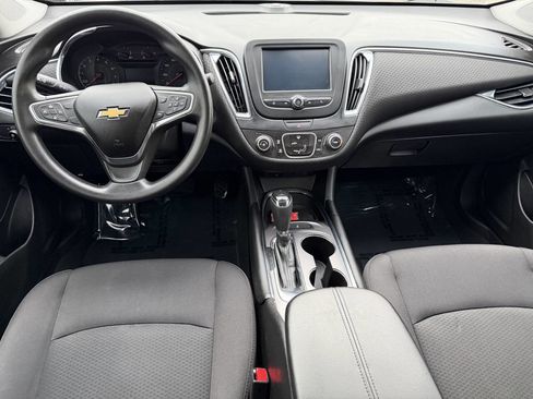 Used 2017 Chevrolet Malibu LT image 17